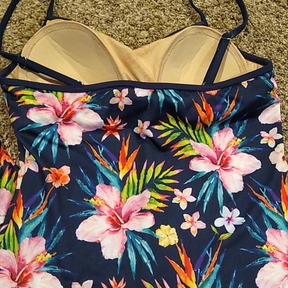 Beautiful Tankini Bathing Suit - Picture 5 of 5